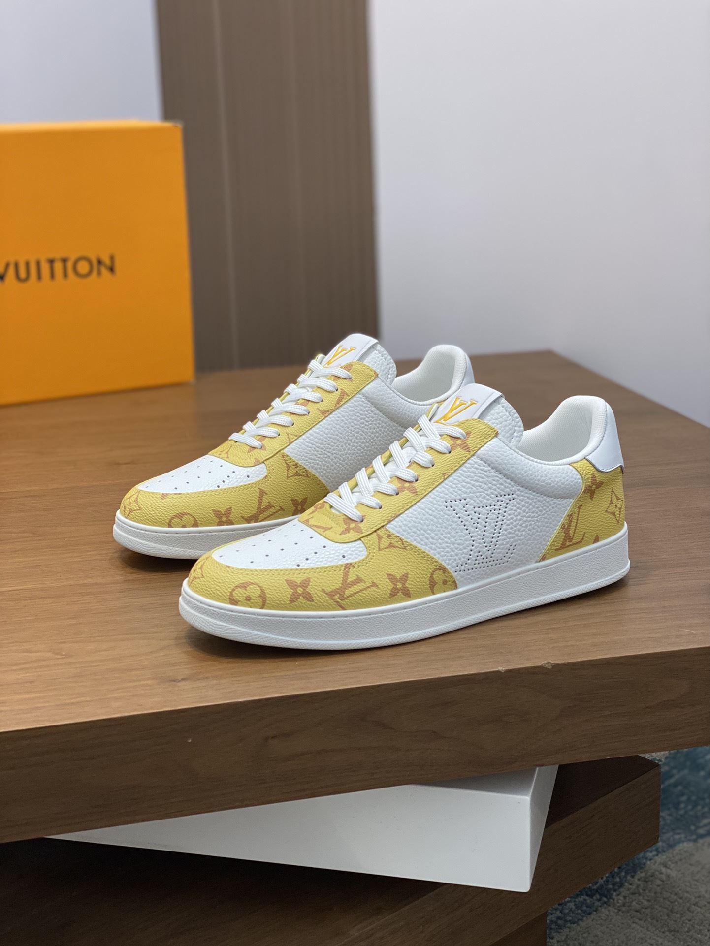 Louis Vuitton Low Shoes